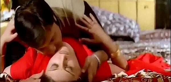  Urvashi Dholakia hot sex in bed